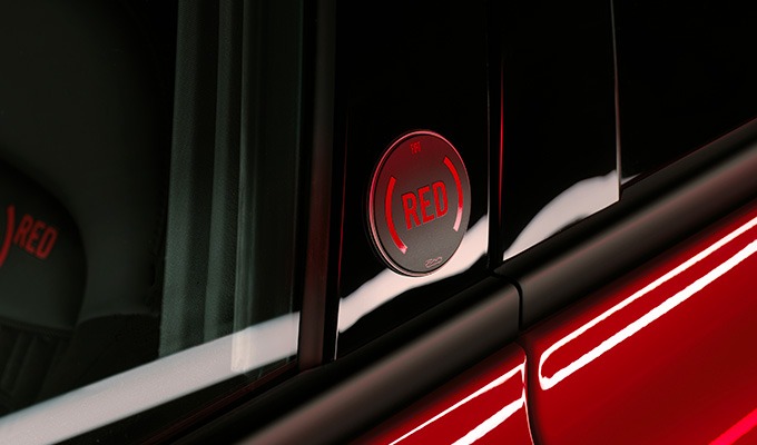 500X-RED-red-logo-b-pillar-deskt