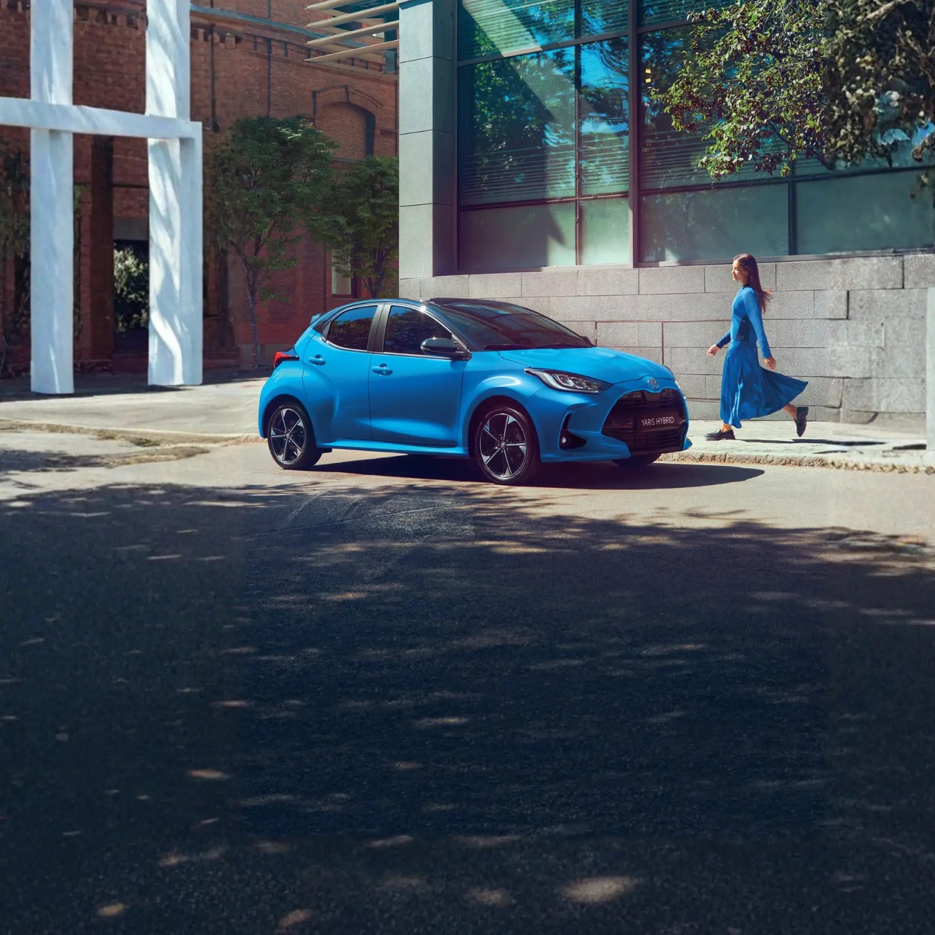 toyota yaris hybrid blu