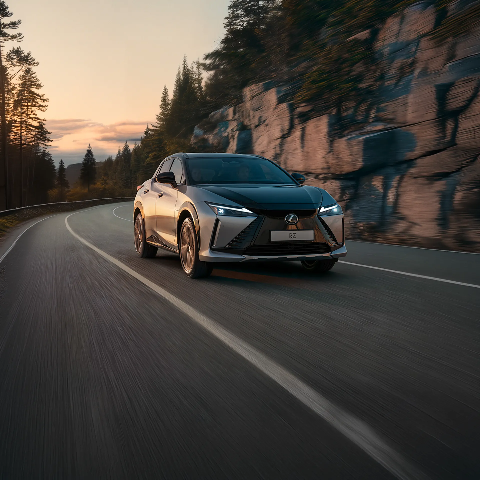 nuovo lexus rz su strada con montagna a destra