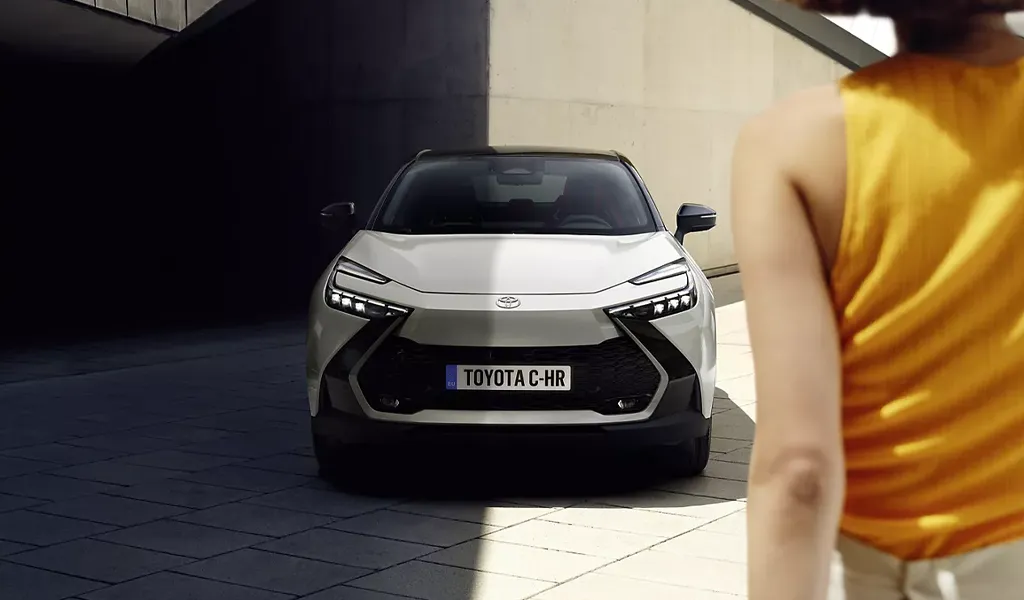 toyota chr su parcheggiato