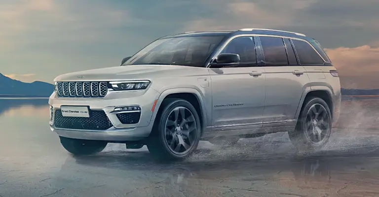 Nuova Jeep Grand Cherokee tua da <b>650€ al mese</b> in pronta consegna. Scoprila da Spazio!