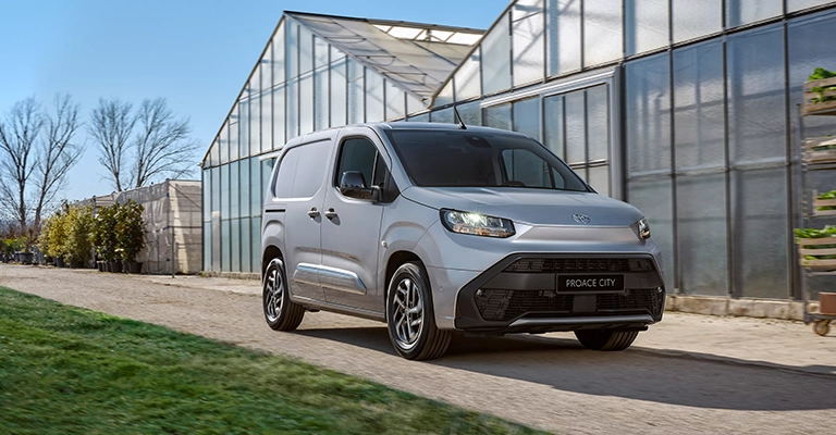 Gamma Professional Toyota tua da <strong>17.650€</strong>  + IVA, solo questo mese da Spazio4!